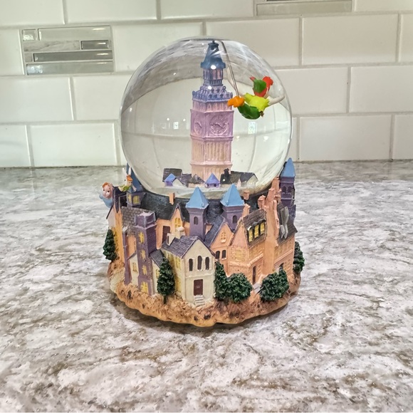 Disney Hallmark Peter Pan Music & Motion Water Globe 50 Years of Adventure - Picture 4 of 8